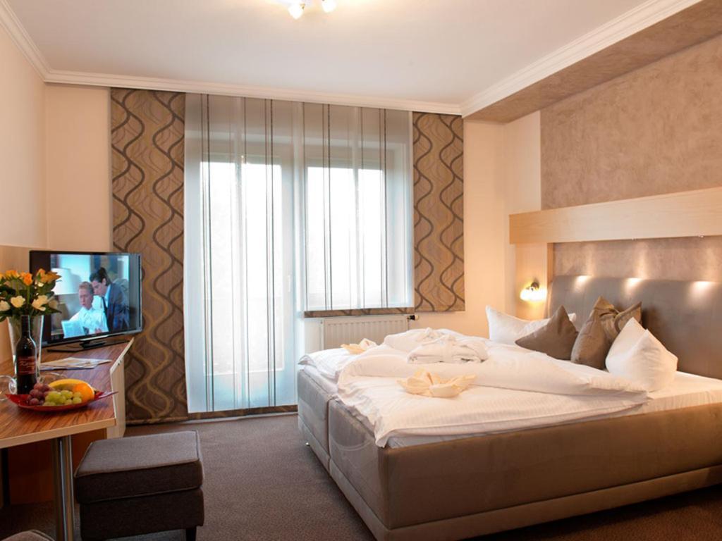 Dreilandhof Hotel Лойперсдорф бай Фюрстенфелд Екстериор снимка