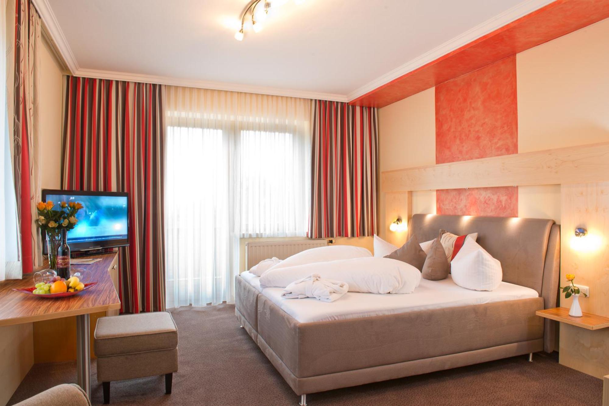 Dreilandhof Hotel Лойперсдорф бай Фюрстенфелд Екстериор снимка