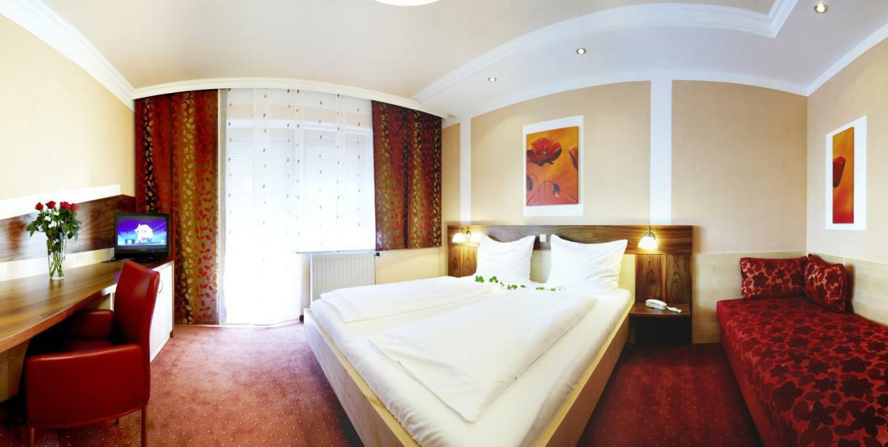 Dreilandhof Hotel Лойперсдорф бай Фюрстенфелд Екстериор снимка